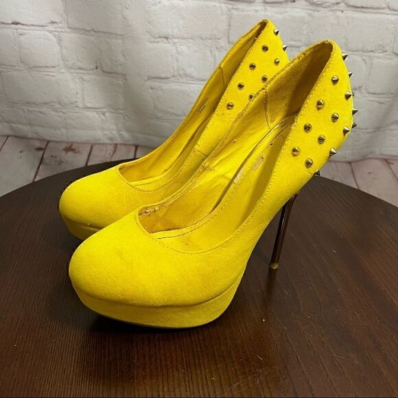 Shoe dazzle yellow suede like studded stiletto pumps GUC 8.5 - Picture 3 of 12
